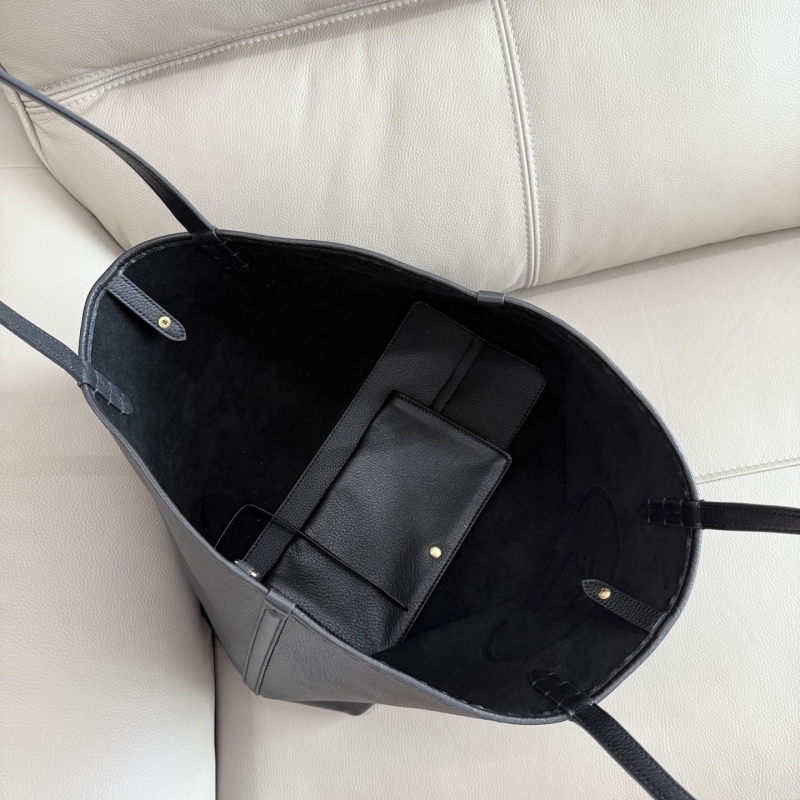 Bv*b*rry shopping bags